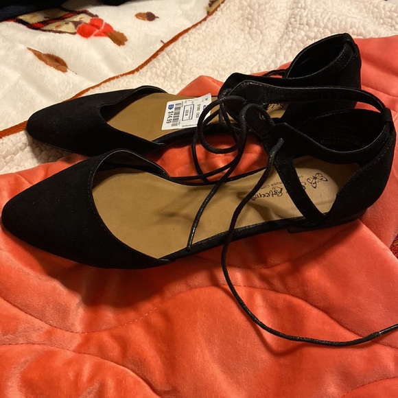 Black flat sandals, size 7 - Picture 2 of 7